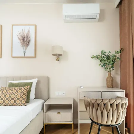 Boho Harmony Luxury - Ac Parking & Balcony - By Uniquerent
